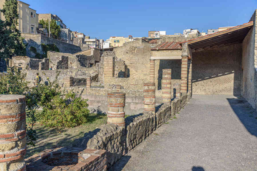 244 - Italia - Herculano - parque arqueológico de Herculano - Casa del Hotel.jpg